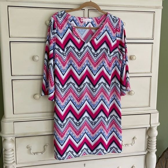 Jude Connally Dresses & Skirts - Jude Connally Chevron Print Dress size M